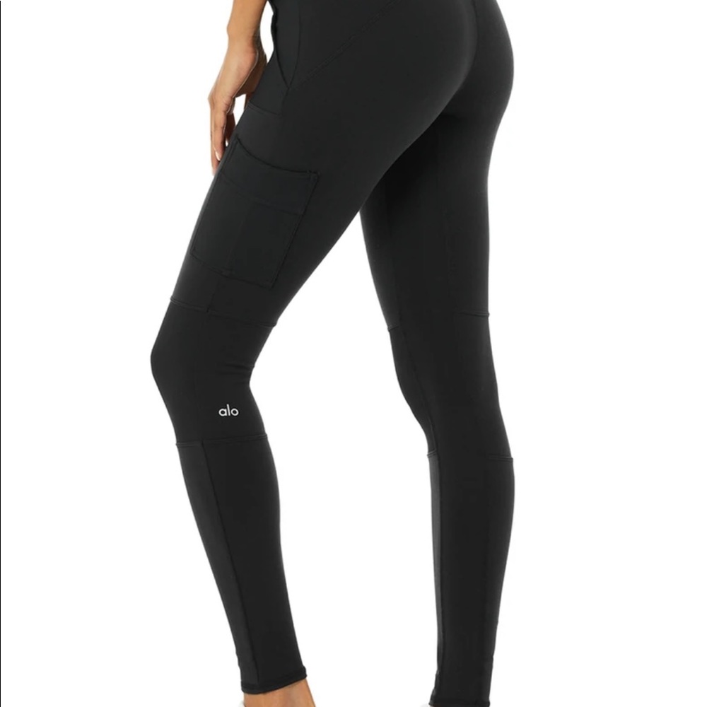 ＄138 New Alo High-Waist Cargo Legging xs
